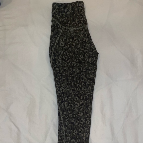 Lululemon Leggings - Size 4 - Picture 2 of 5